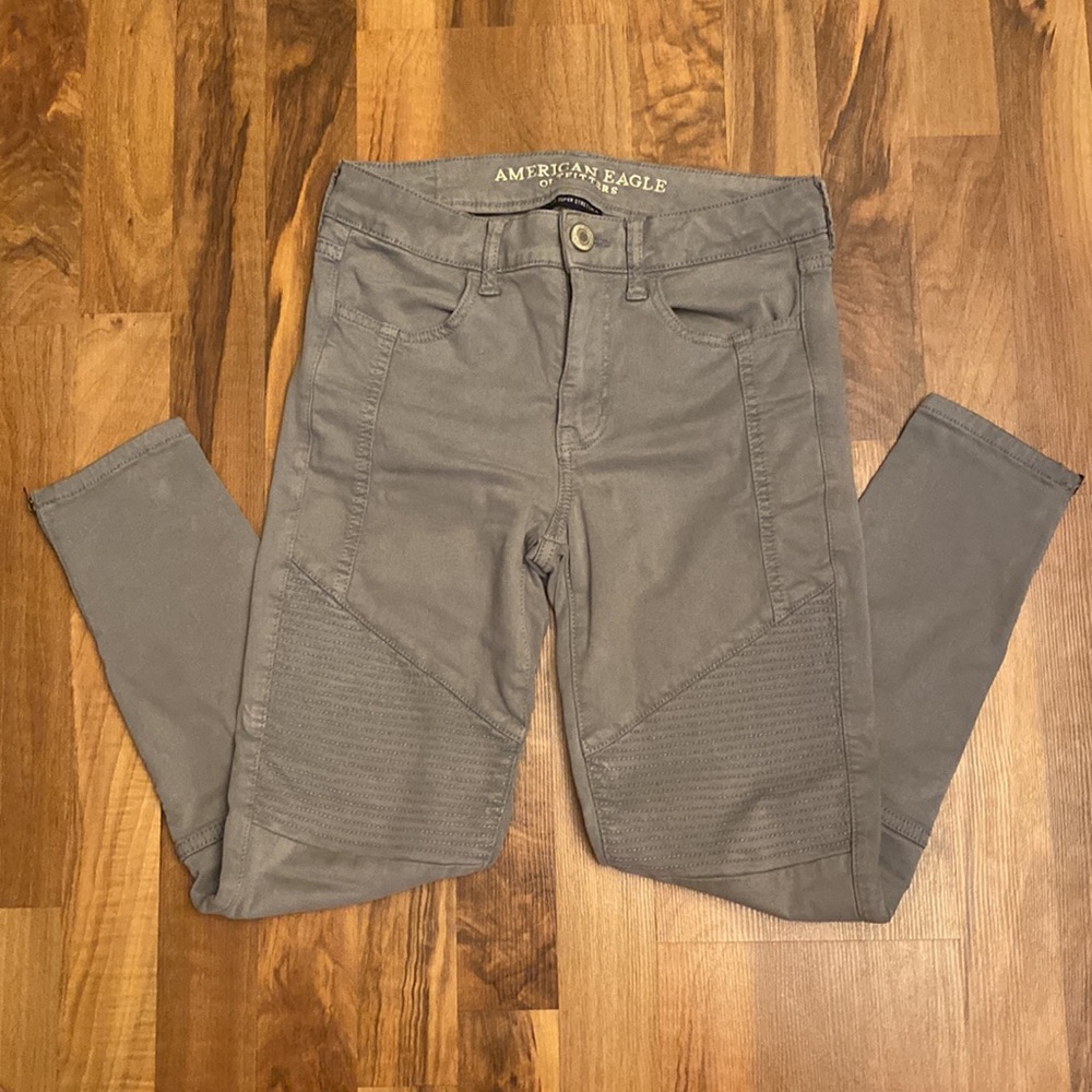 American Eagle Outfitters Moto High Rise Skinny Jeans in Grey. 4 Short.